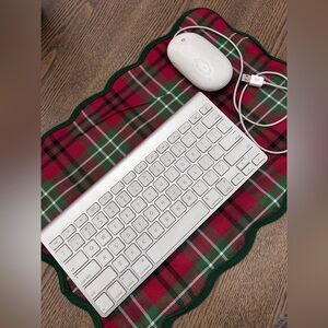 Apple Mac keyboard and wired mouse